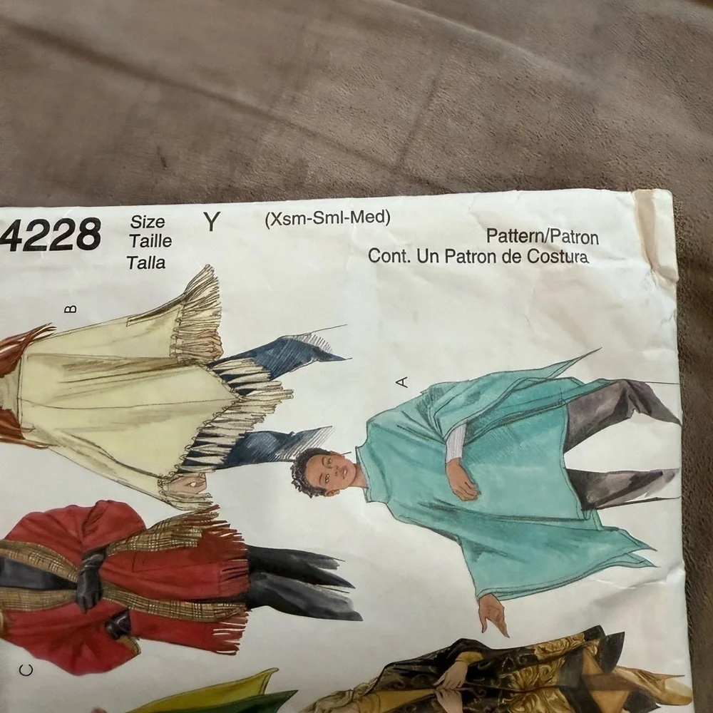 Women's Patterned Poncho easy McCalls 4228 pattern Size y (Xsm, sm med)